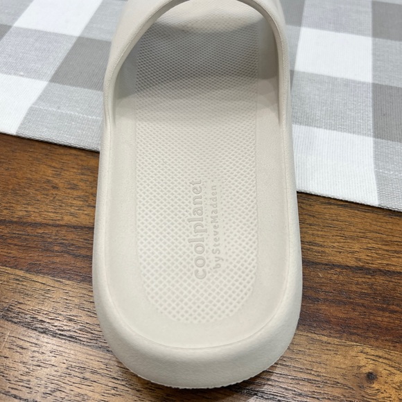 COOL PLANET By Steve Madden Cloud Slides - Picture 7 of 8